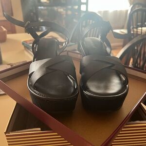 BAMBOO Black Platform Sandals